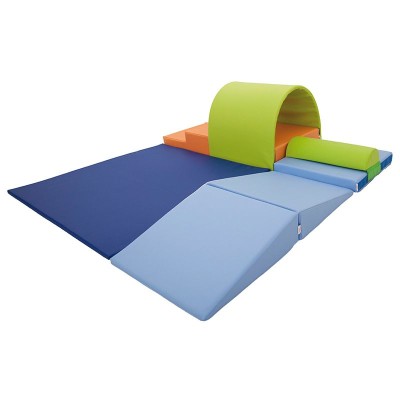 Material de psicomotricidad infantil con colchonetas y equipamiento para salas escolares