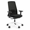 Silla DOUBLE White de Intacor con brazos 1D y tapizado negro, sin cabecero